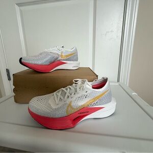 Nike White and Gold Sneakers with Pink Sole